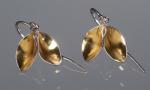 Folded leaf short gold earrings