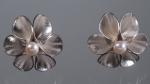 FL flower silver stud earrings w pearls