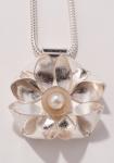 4-clover necklace w pearl